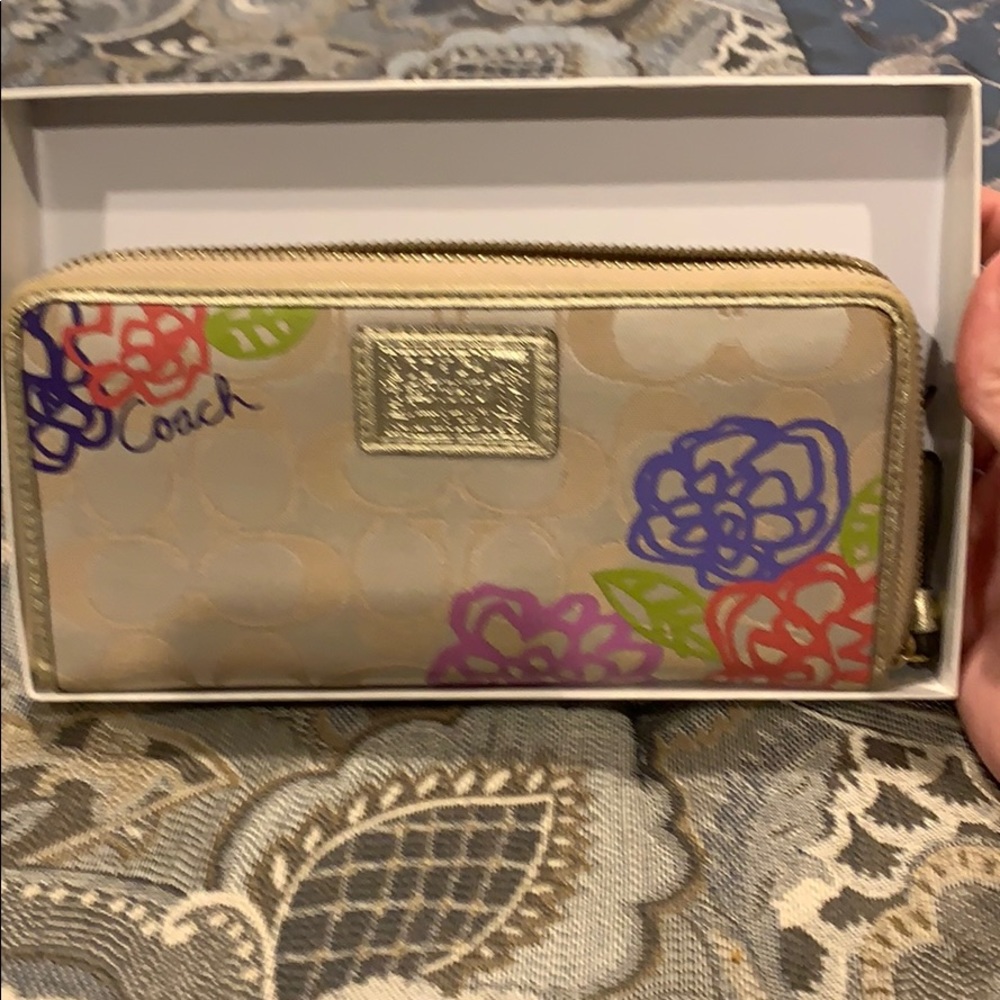 NWOT COACH flower pattern wallet